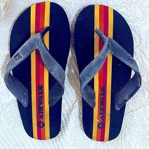 Vintage throwback Airwalk flip flops size 7/8